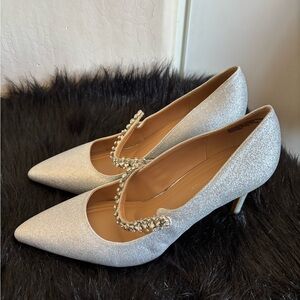 🍾NWOT BCBGeneration Silver Glitter Pointed Heels with Crystal Strap, Size 9.5